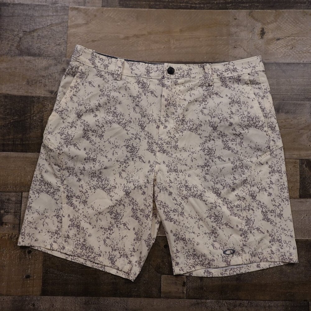 Oakley Golf Shorts Men’s 34 Beige‎ Digital Camo Performance Stretch NWT